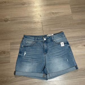 Time and Tru Mid rise shorts